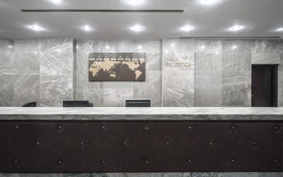 Mit csinál egy szállodai recepciós?